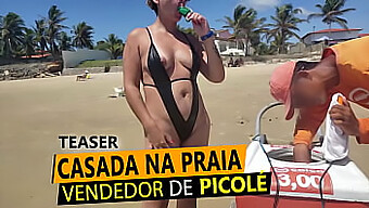 Moglie Bionda E Nuda Si Gode Una Giornata In Spiaggia Con Un Venditore Di Popsicle